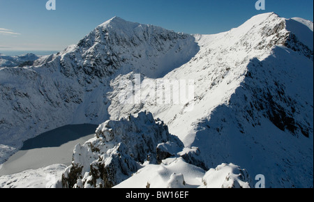 Snowdon Horseshoe in inverno, visto dal presepe Goch Foto Stock