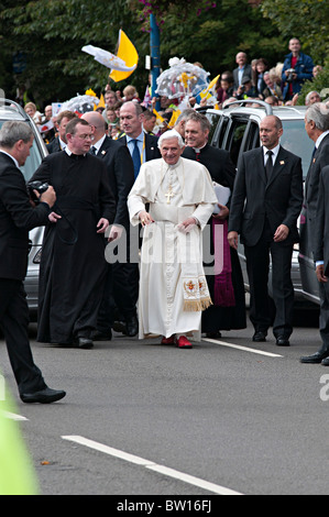 Visita papale di Joseph Aloisius Ratzinger presso l oratorio su Hagley Road durante la consacrazione del Cardinale Newman Foto Stock