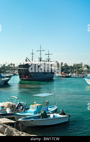 Nave La Perla Nera da film i pirati dei Caraibi in Agia-Napa, porto di Cipro. Mediterraneo, Cipro, Europa Foto Stock