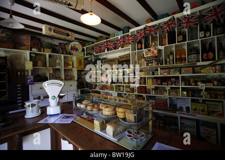 1930 GENERAL STORE Hutton Le Hole North Yorkshire MALTON North Yorkshire Inghilterra Hutton Le Hole North Yorkshire 23 Maggio 2010 Foto Stock