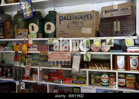 1930 GENERAL STORE Hutton Le Hole North Yorkshire MALTON North Yorkshire Inghilterra Hutton Le Hole North Yorkshire 23 Maggio 2010 Foto Stock