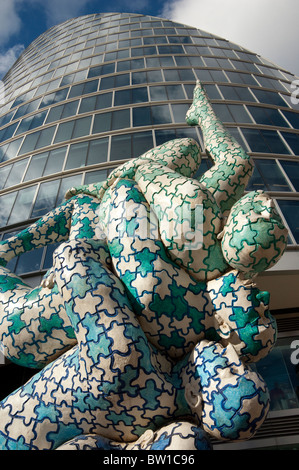 Scultura dell'artista Rabarama davanti MoorHouse, London Wall Foto Stock