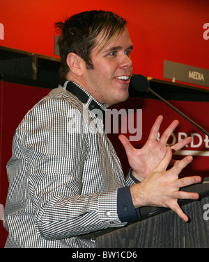 Tappeto rosso suicidio libro firma con Perez Hilton Foto Stock