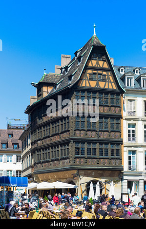 Maison Kammerzell casa medioevale del XVI secolo e la caffetteria terrazza, Strasburgo, Alsazia, Francia Foto Stock