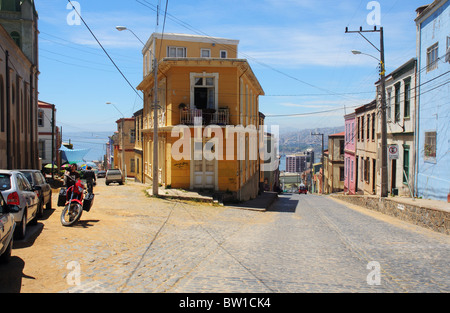 Scena di strada a Valparaiso, Cile Foto Stock