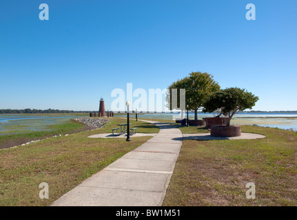 Faro sul lago Tohopekaliga presso il porto di Kissimmee appena a sud di Orlando Florida USA Foto Stock