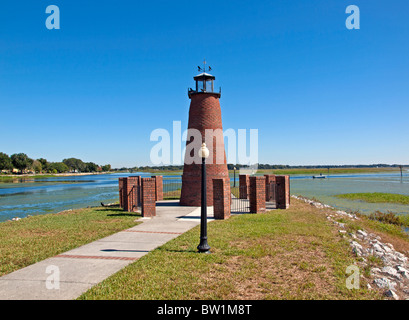 Faro sul lago Tohopekaliga presso il porto di Kissimmee appena a sud di Orlando Florida USA Foto Stock