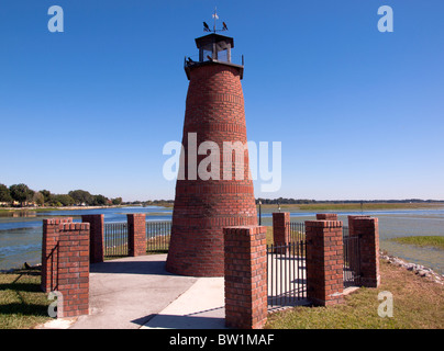 Faro sul lago Tohopekaliga presso il porto di Kissimmee appena a sud di Orlando Florida USA Foto Stock