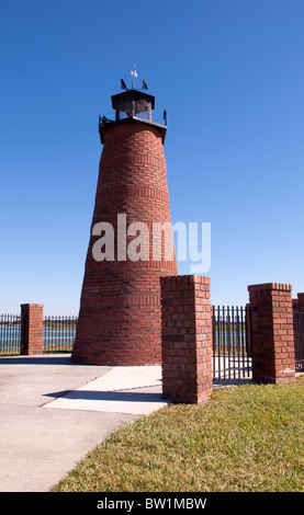 Faro sul lago Tohopekaliga presso il porto di Kissimmee appena a sud di Orlando Florida USA Foto Stock