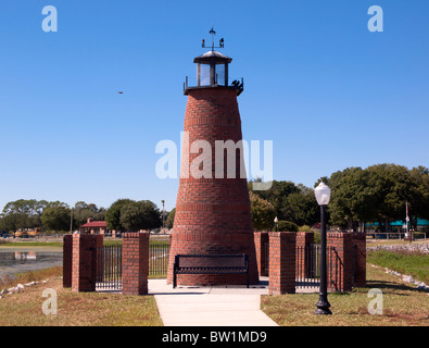 Faro sul lago Tohopekaliga presso il porto di Kissimmee appena a sud di Orlando Florida USA Foto Stock