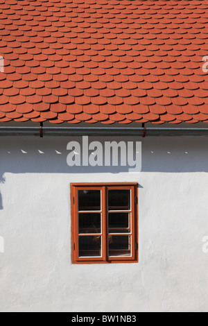 Facciata di un vecchio edificio nel villaggio di Zlata Koruna, Golden Crown, Boemia, Repubblica ceca, l'Europa. Foto di Willy Matheisl Foto Stock