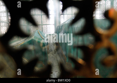 Spada sul Khalid Al-Walid tomba all'interno di Khalid Al-Walid moschea di Homs, Siria. Foto Stock