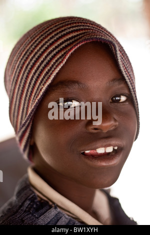 Ritratto di ragazzo dello Zambia, preso in una comunità nelle zone rurali dello Zambia. Foto Stock