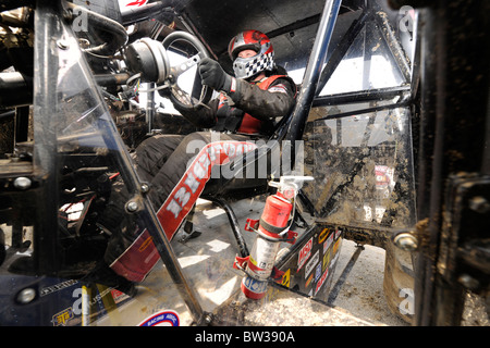 Monster Truck Snake Bite conducente Larry nuotare al freestyle a 4x4 Off-Road Jamboree Monster Truck Show a Lima, Ohio. Foto Stock