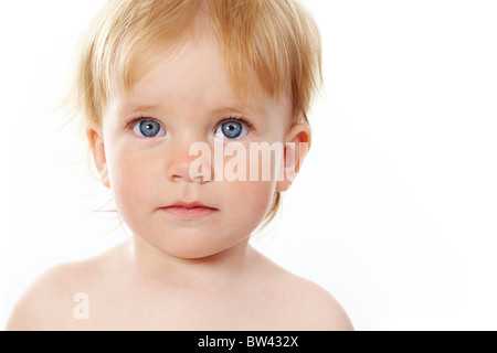 Ritratto di carino bambino su sfondo bianco Foto Stock