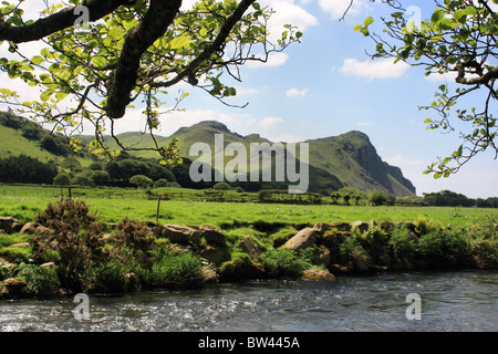 Craig yr Aderyn (Bird Rock) e il fiume Dysynni Llanfihangel-y-pennant vicino Tywyn Gwynedd Foto Stock