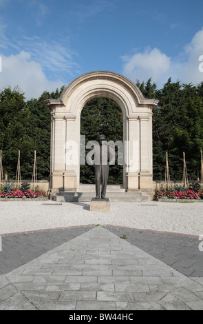 Una statua in bronzo del generale Dwight D Eisenhower, Bayeux, Francia. Foto Stock