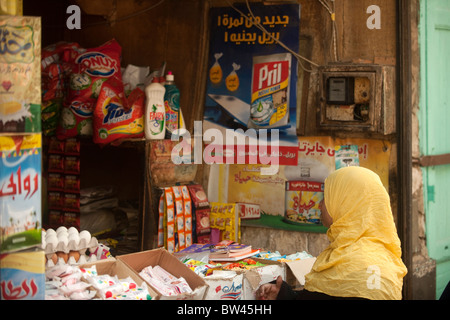 Aegypten ha, Kairo, Geschäft in der Soukstrasse vom Stadttor Bab Zuwela zur Muhammed Ali Street Foto Stock