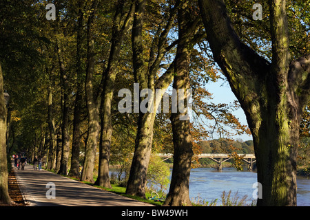 Avenham e Miller Park accanto al fiume Ribble in Preston Foto Stock