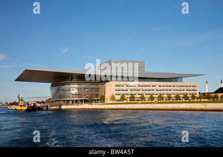 Il Royal Danish Opera House on Holmen nel porto interno di Copenhagen, Danimarca. Architetto Henning larsen. Un regalo da Maersk Mc-Kinney Møller. Foto Stock