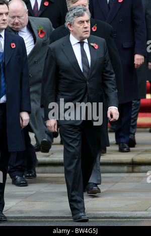 Ex primo ministro Gordon Brown assiste il ricordo domenica memoriale di servizio presso il Cenotafio, Whitehall, Londra, Novembre.