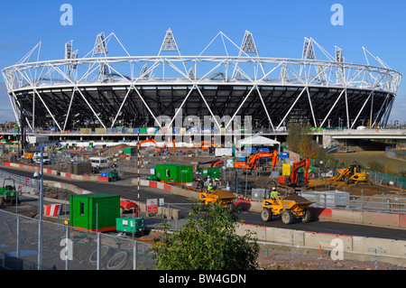 Londra 2012 Giochi Olimpici stadio di costruzione cantiere Macchine e attrezzature in corso Stratford Newham East London Inghilterra REGNO UNITO Foto Stock