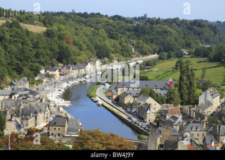 Una vista della marina a Dinan, Côtes-d'Armor, Brittany, Francia. Foto Stock