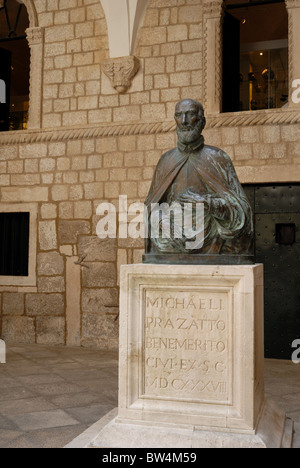 Una statua di Miho Pracat presso l'atrio del Palazzo del Rettore. Miho era un famoso marinaio, armatore e filantropo, 1528-1607. Foto Stock