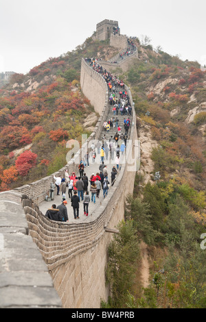 I turisti in visita della Grande Muraglia Cinese, Badaling, Yanqing County, vicino a Pechino, Cina Foto Stock