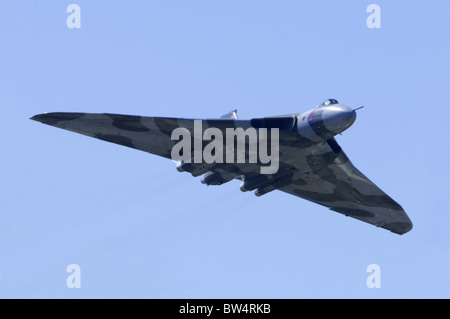 Avro Vulcan Bomber xh558 facendo una flypast a Airshow di Farnborough Foto Stock