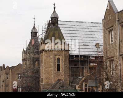 Swindon, Istituto di meccanica, con tetto temporaneo Foto Stock