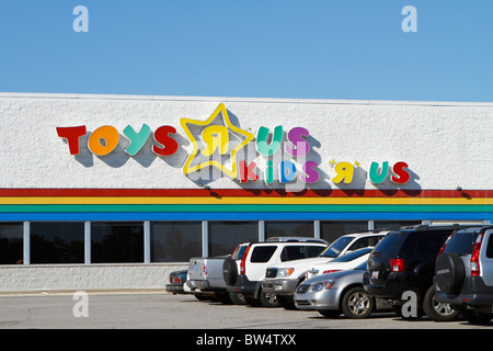 La facciata anteriore di un Toys R Us negozio di giocattoli catena nelle Midlands del Sud Carolina, Stati Uniti d'America. Foto Stock