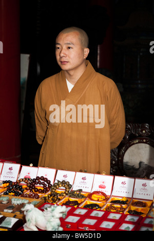 Monaco buddista, Tempio Shaolin, luogo di nascita del Kung Fu, Song Shan, vicino a Zhengzhou, nella provincia di Henan, Dengfeng, Cina Foto Stock