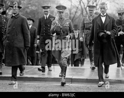 Edward il Principe del Galles (più tardi re Edward VIII) in arrivo per una visita presso la Croce Rossa americana a Washington DC nel 1919. Foto Stock