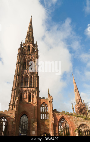 La torre della vecchia Cattedrale Coventry Coventry Warwickshire England Regno Unito Foto Stock