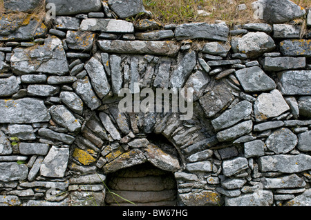 Un originale muro di Cille Bharra o chiesa Kilbarr Isle of Barra, Ebridi Esterne, Western Isles. La Scozia. SCO 7008 Foto Stock