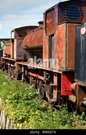 Motori a vapore in sciavero in attesa di restauro.caledonian ferrovie Montrose Scozia Scotland Foto Stock