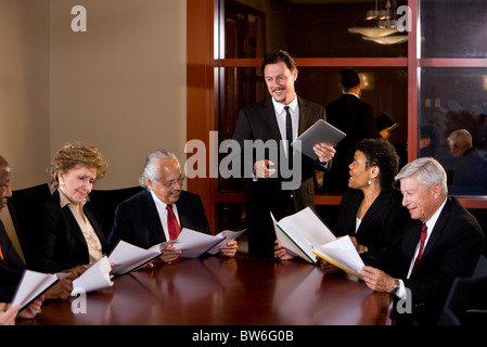 Manager la presentazione di report per i dirigenti senior Foto Stock