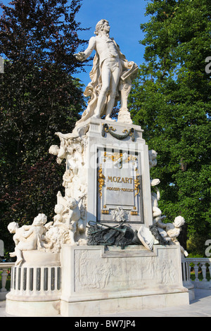 Statua di Wolfgang Amadeus Mozart nel Burggarten in Vienna Foto Stock