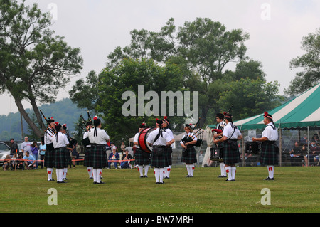 Band presso l'Highland Games in haliburton ontario Foto Stock