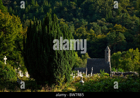 San Kevin la chiesa e cimitero di Glendalough Inizio sito monastico, County Wicklow, Irlanda Foto Stock