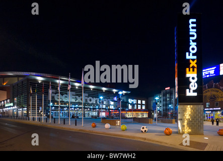 La FedEx Forum di notte, Memphis, Tennessee, Stati Uniti d'America Foto Stock