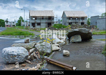 Segno della crisi finanziaria e della fine della Tigre Celtica economia, semi-finito di nuovo alloggiamento a Rathkeale, County Limerick, Irlanda Foto Stock