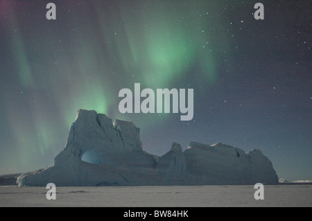 Le luci del sud, Aurora australis, oltre il paesaggio antartico, Antartide Foto Stock