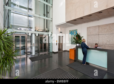 Vendita al dettaglio e sullo sviluppo di Office in Princes Street, Edinburgh. Foto Stock