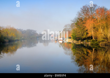 Autunnale di Fiume Tamigi a Old Windsor , Berkshire Foto Stock