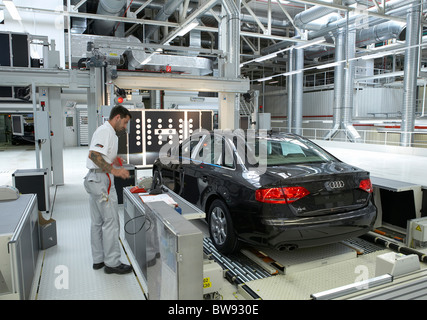 AUDI AG, centro di test di A4 e A6 i modelli delle auto, Neckarsulm, Germania Foto Stock