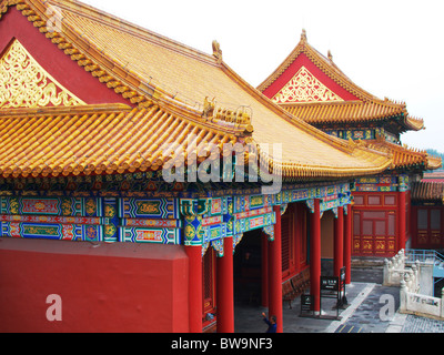 All'interno della Città Proibita di Pechino. Guardando gli ornati tetti dei palazzi Foto Stock