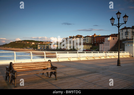 Vista del Cromer dal molo alla sera Foto Stock