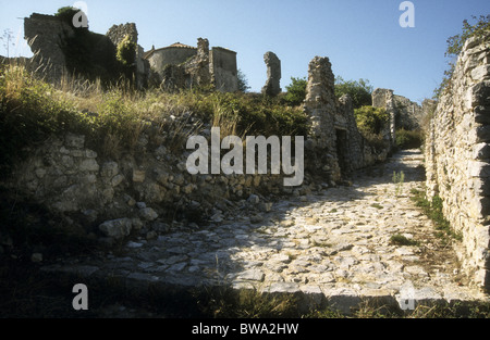 Il villaggio abbandonato di Perellos nel sud-ovest della Francia. Foto Stock